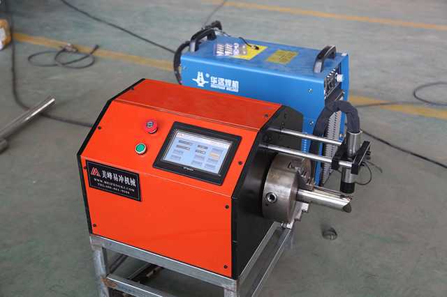 等離子切割機是借助等離子切割技術對金屬材料進行加工的機械。